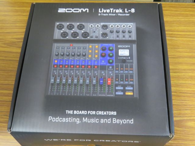 ミキサー「ZOOM LiveTrak. L-8」など音響機器とCDを出張買取りしました。