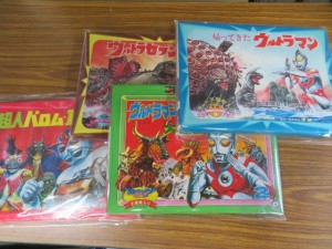 「ウルトラマン紙芝居」などレトロ書籍類を買い受けました。