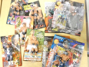 プロレスラーフィギュアやプロレスDVD 約700点